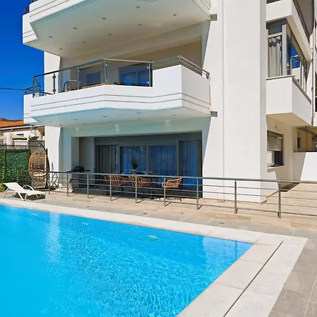 Costa Voula Shared Pool & Beach Apartment A2-2
